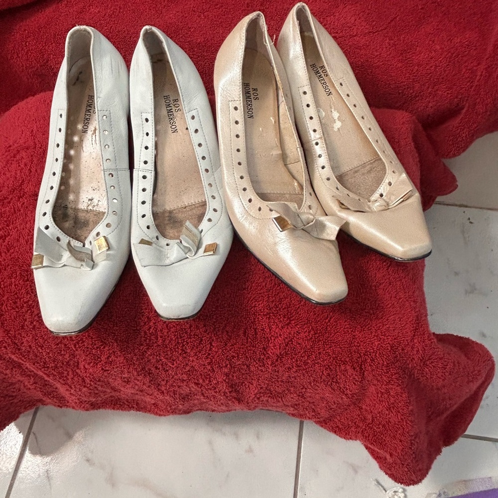 Burberry Women's Cream and White Shoes flats